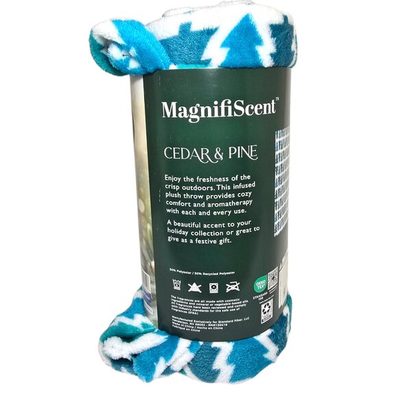 Magnifiscent Plush Throw Blanket Cedar & Pine Scent Infused 50 in X 60 in Soft - Picture 4 of 6